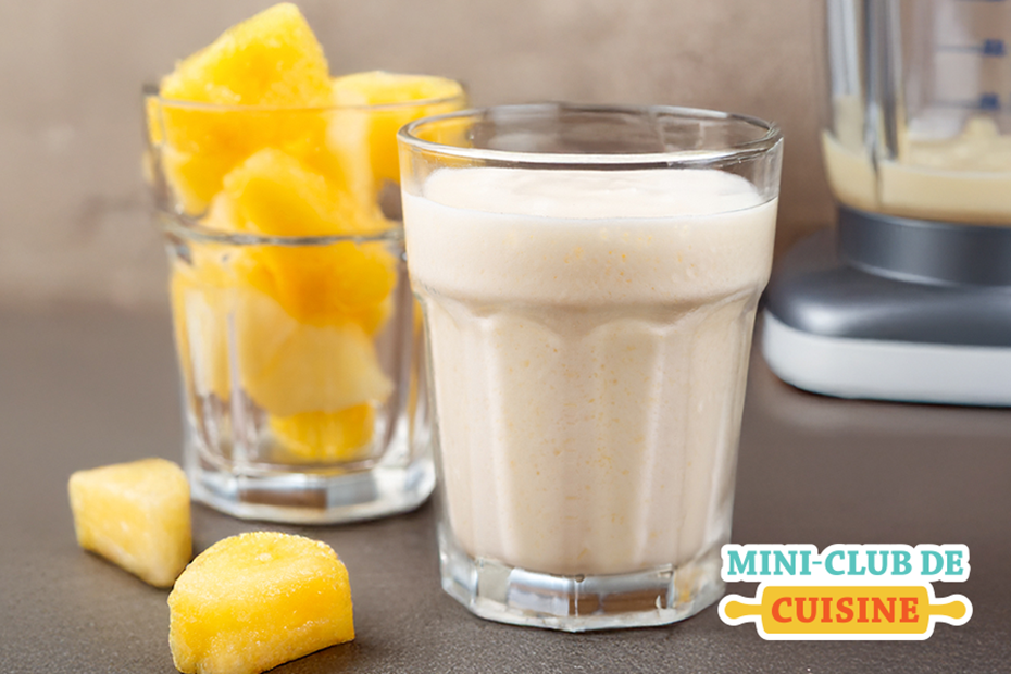 smoothie aux ananas dans un verre